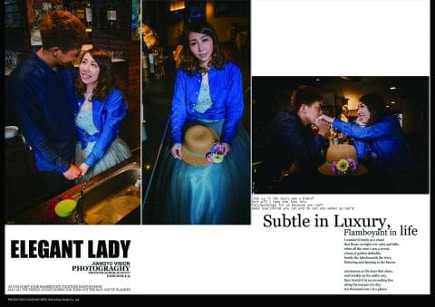 這張照片是一個穿著藍色禮服的女孩，她拿著一頂帽子，笑容滿面。