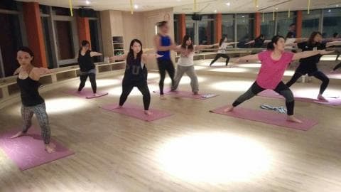 瑜伽是一種非常棒的運動，可以提升身體柔軟度、平衡感和力量。它還可以幫助減輕壓力，促進心靈平靜。想開始練習瑜伽嗎？到 PRO360 找個瑜伽教練吧！