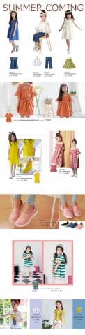 這張照片是夏季服裝的宣傳海報，上面有很多可愛的小女孩穿著不同款式的衣服，像是洋裝、T恤，還有鞋子。海報的中心位置寫著 SUMMER COMING，暗示著夏天即將到來，也暗示著這些服裝適合夏天穿。