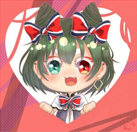 這張照片是一個可愛的女孩，她戴著紅白相間的蝴蝶結，她的眼睛是綠色和紅色，看起來很可愛。