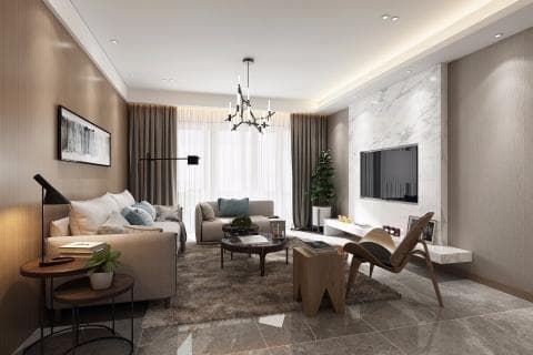 這張客廳的照片是一個現代化的空間，有一個白色沙發、一個大電視以及一個簡約的咖啡桌。牆上有一幅畫作和一盞吊燈，增添了裝飾感。房間整體以淺色調為主，顯得明亮舒適。