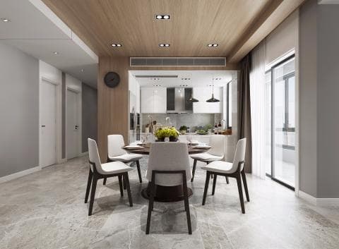 這張「現代住宅」的照片是一間明亮的餐廳，有木製的餐桌、白色皮革的椅子和木質地板。餐桌旁擺放著綠色的盆栽，讓空間更加生機勃勃。