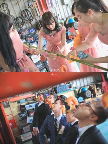 這張照片是幾位朋友在玩一個遊戲，他們要將甜甜圈放到彼此的嘴巴上。