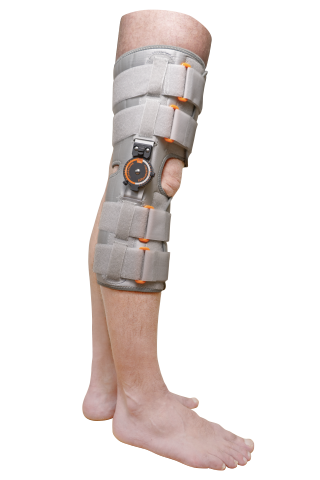 這張「膝蓋護具」的照片是一個戴著護具的腿，護具上有調節器，並且用許多帶子綁住。