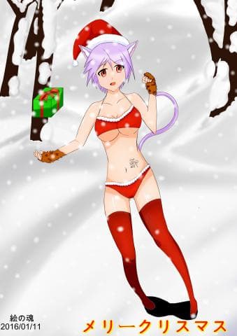 這張照片是一個穿著聖誕服裝的可愛女孩，她站在雪地裡，看起來很開心。