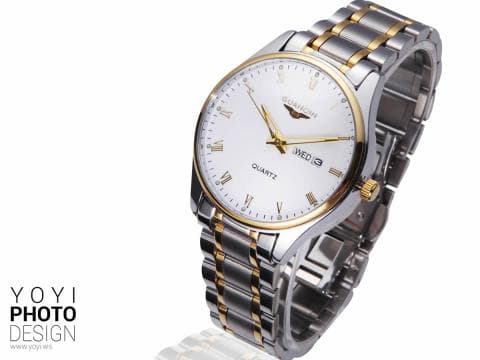 這張「手錶」的照片是一隻金屬錶帶的石英錶，錶盤是白色的，上面有金色數字，還有星期顯示。