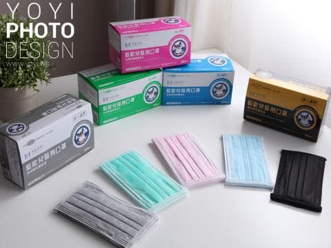 這張照片是各種不同顏色的口罩。