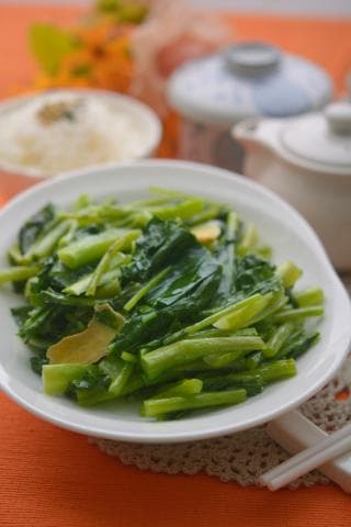 這張「綠色蔬菜」的照片是一盤清炒青菜，看起來很美味。