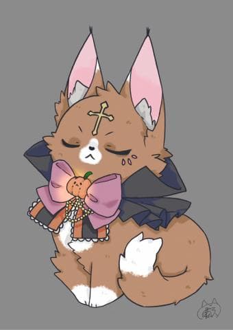 這張照片是一隻穿著黑色斗篷的可愛貓咪，牠閉著眼睛，嘴巴微張，好像在睡覺。牠的頭上有一個十字架，脖子上有金色項鍊和一個橙色的南瓜飾品，顯得非常可愛。