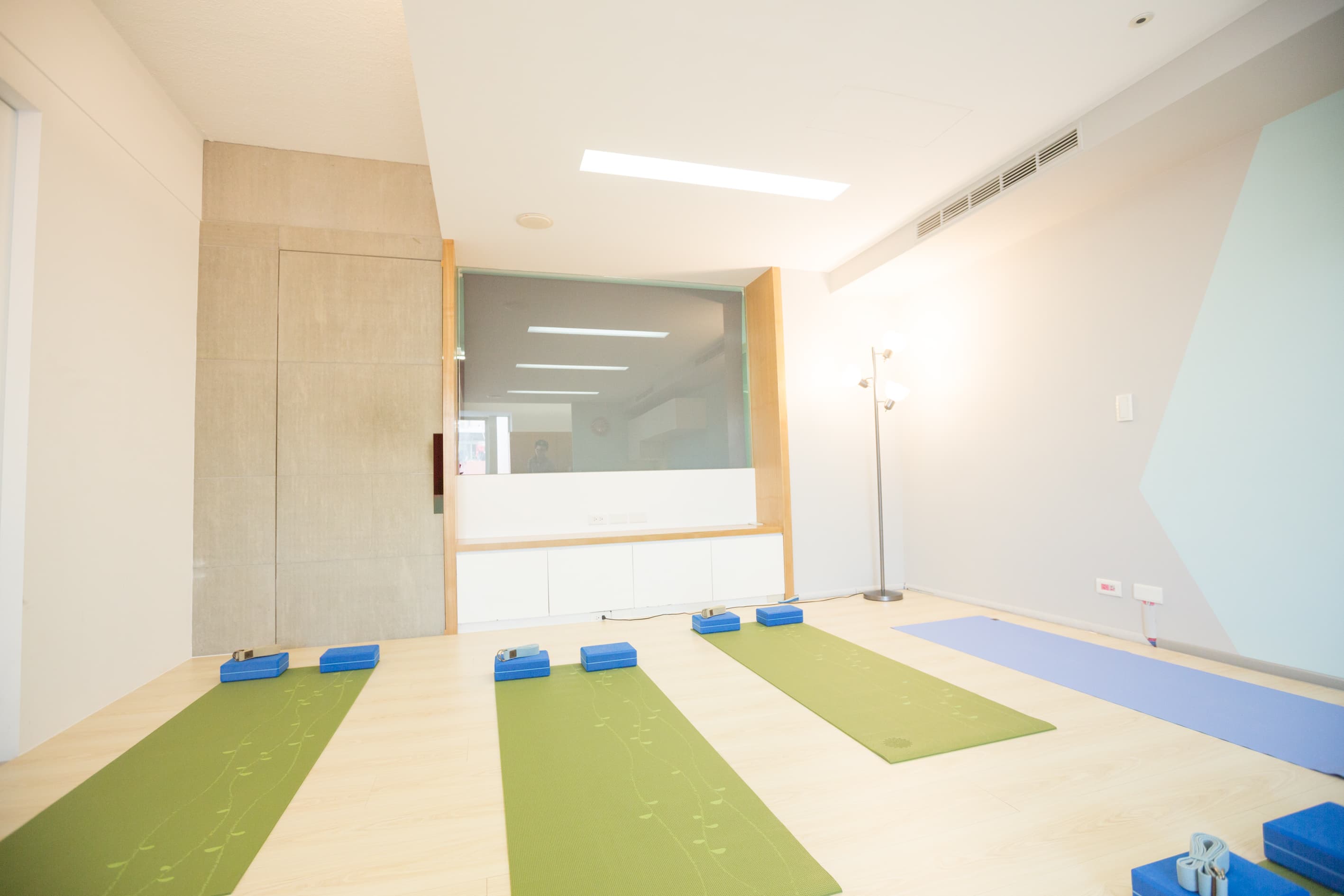 瑜珈是一項非常好的運動，它可以舒展筋骨，提高柔軟度，還能改善體態，減輕壓力，讓身心更健康。想要學習瑜珈，可以到PRO360尋找合適的教練。