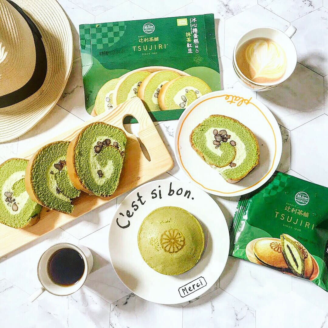 這張「抹茶甜點」的照片是抹茶蛋糕捲、抹茶蛋糕和抹茶餅乾。