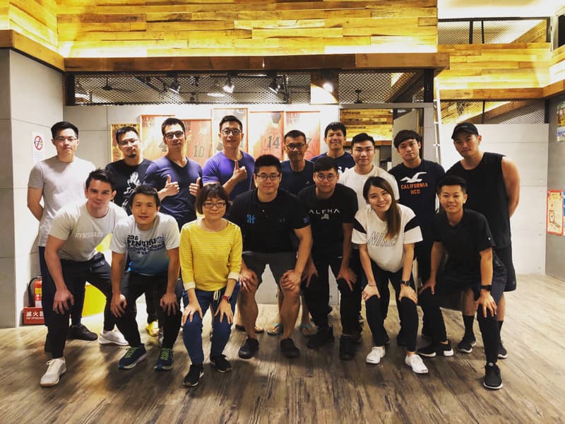 這是一張飛鏢的照片。飛鏢可以幫助你專注，提高手眼協調和策略思考能力。快到 PRO360 找飛鏢教練吧！