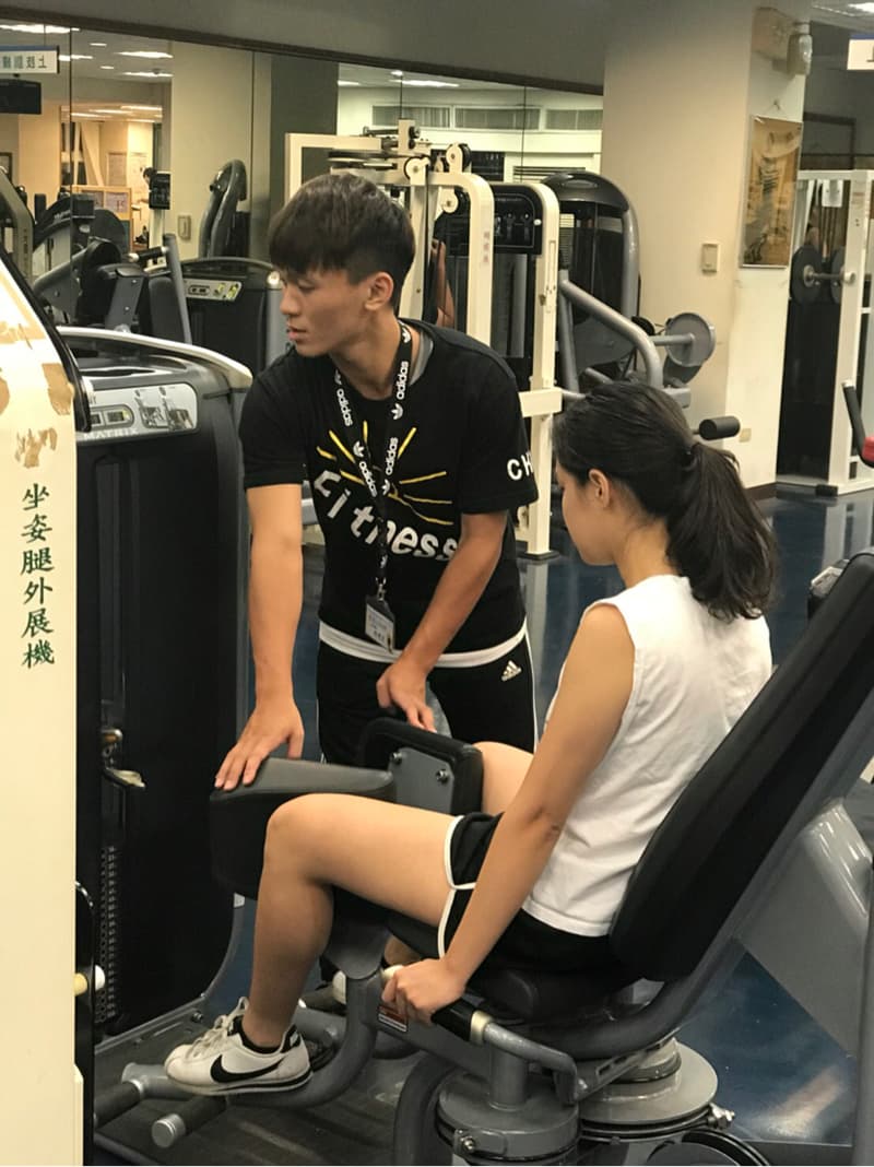 這是一張健身房的照片，健身可以增強體能，提升生活品質，快上PRO360找健身教練吧！