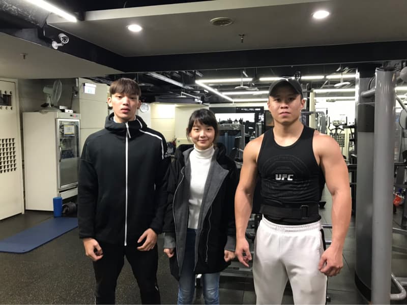 這張圖片是關於健身運動。健身運動可以增強體能、提升心肺功能，還能減輕壓力。想找健身教練嗎？快上 PRO360 尋找吧！