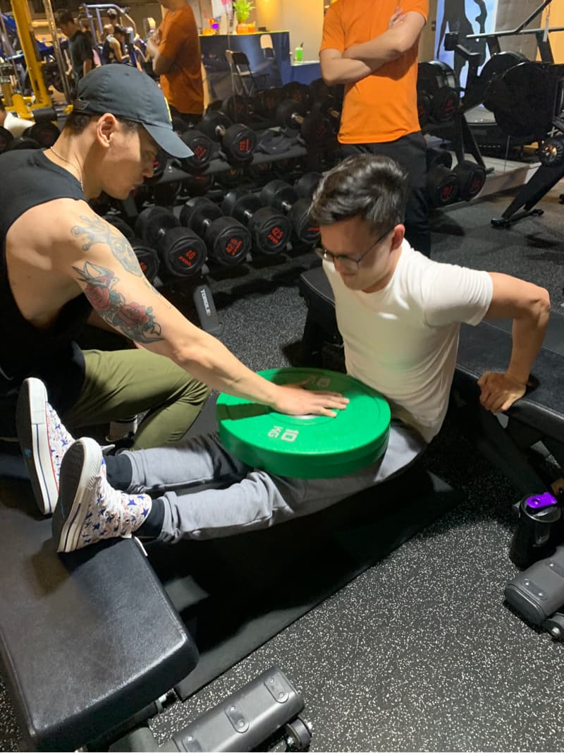 這是一張健身照片，健身可以增強體能，提升免疫力。 想找健身教練，就上 PRO360！