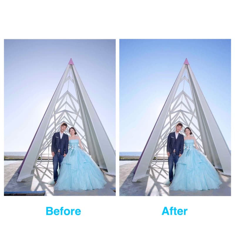 這張「婚紗照」的照片是一對新人站在白色的三角形建築物下，新郎穿著西裝，新娘穿著藍色婚紗，背景是藍天白雲。