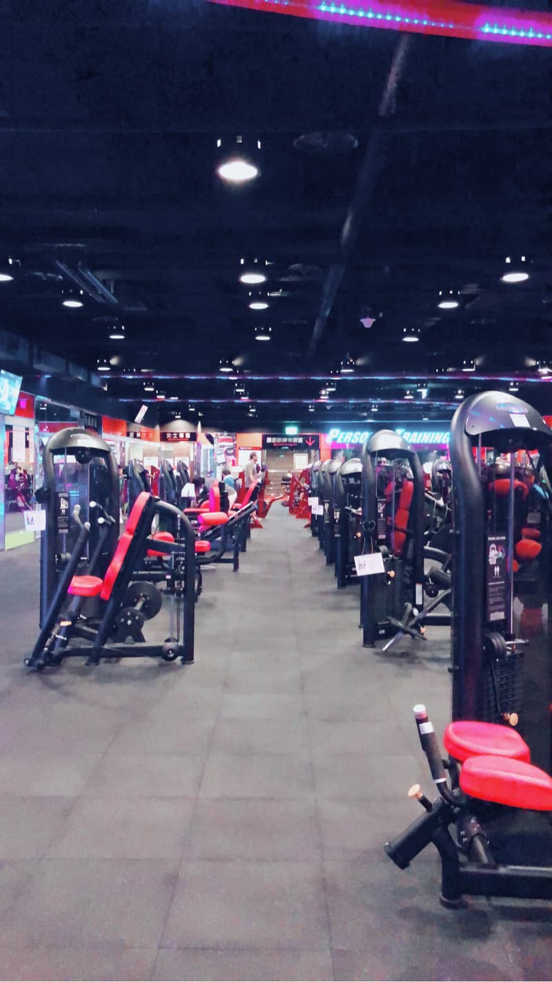 這是一家健身房，健身可以增強體能，提升免疫力， PRO360 幫你找健身教練。
