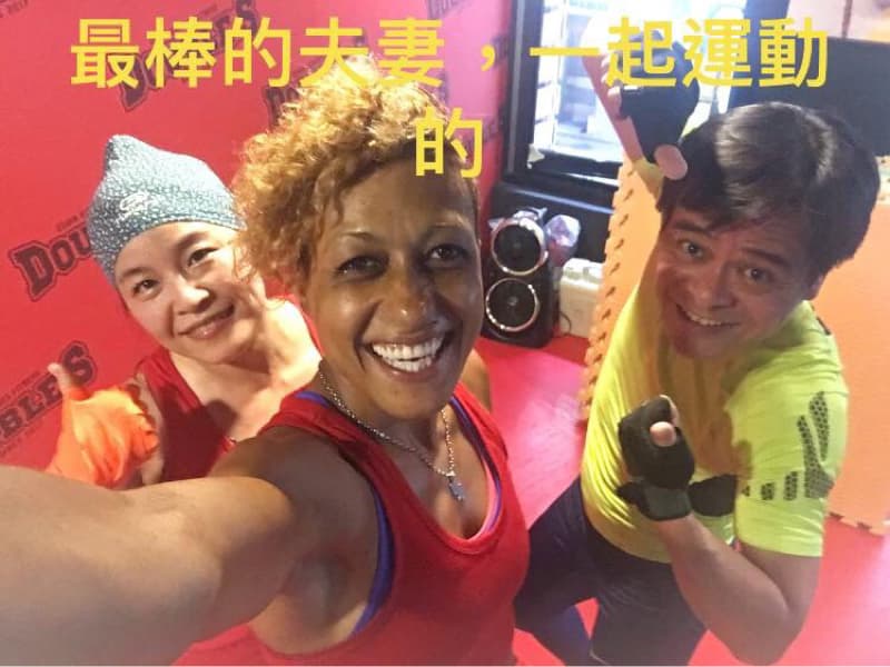 這是一張拳擊運動的照片。拳擊可以增強心血管健康，提高爆發力和協調性。想學習拳擊嗎？快到PRO360找教練吧！