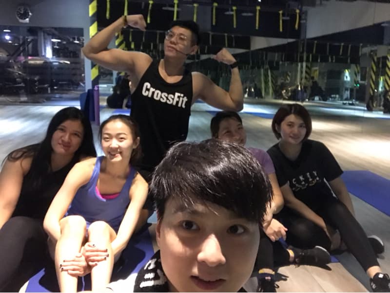 這是一張健身房的照片，健身可以鍛鍊肌肉，增強體能，提高身體素質。想要找健身教練嗎？快到 PRO360 尋找適合你的教練吧！