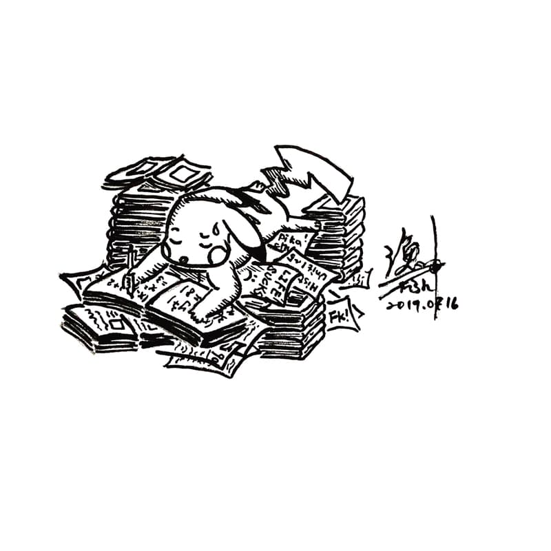 這張照片是一隻皮卡丘躺在很多書本上睡覺。