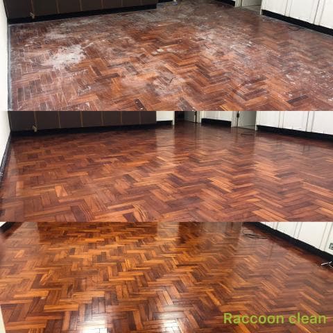 這張照片是展示木地板清潔前後的對比。照片的上半部分展示了清潔前地板表面有污漬和灰塵,而下半部分則展示了清潔後地板光亮乾淨。