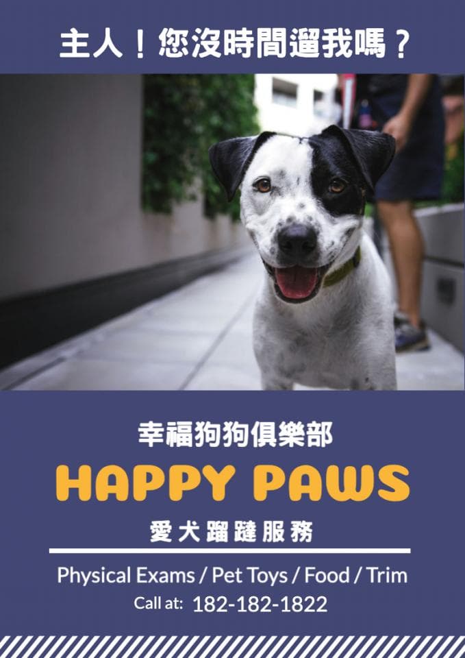 這張照片是一個可愛的黑白斑點狗,牠正看著鏡頭,嘴巴張開,露出開心的笑容。牠的主人站在牠身後,牠的頭部略微傾斜,似乎在請求牠的主人多花點時間陪牠。牠看起來很友善,牠的笑容會讓任何人感到快樂。