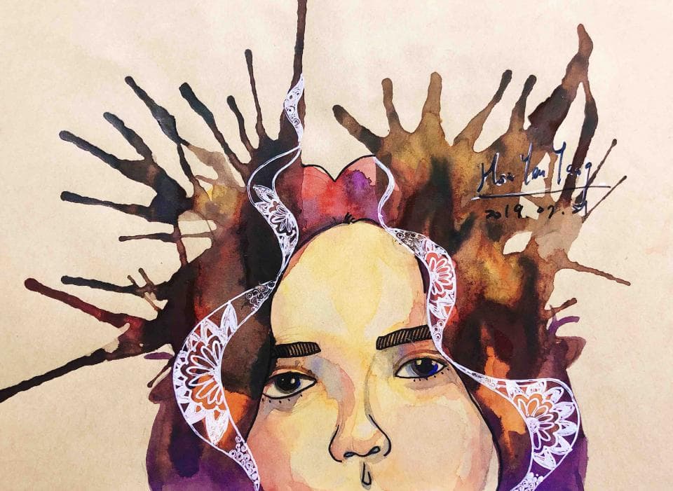 這張照片是一個用水彩繪製的肖像畫,畫中的人物戴著頭飾,頭髮蓬鬆,表情憂鬱。