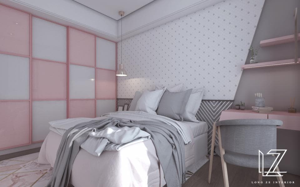 這張「少女房間」的照片是一個粉色和灰色的房間,房間裡有一張床、一個書桌和一個衣櫃,床鋪是灰色的,上面有白色的被子,書桌是粉色的,旁邊有一個灰色的椅子。