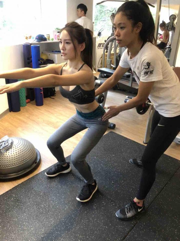 這張照片是關於健身。健身能增強體能、改善心血管健康,還能減肥塑形。想找到適合的健身教練,就上PRO360吧!