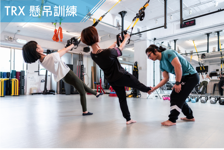這是一張懸吊式訓練的照片。懸吊式訓練可以鍛鍊全身肌肉,提升肌耐力及平衡感,亦有助改善身形和姿勢。想學習懸吊式訓練,可以到PRO360找合適的教練。