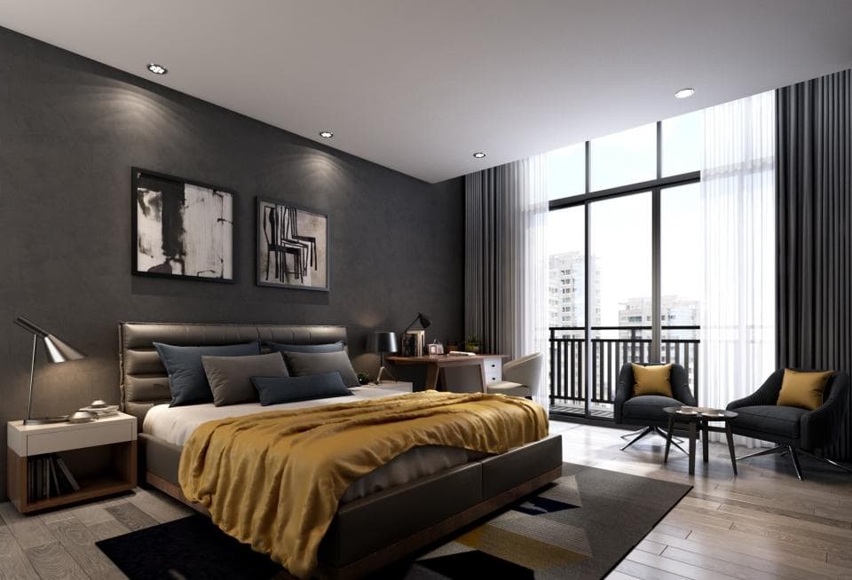 這張臥室的照片是一間以灰色和黑色為主的現代臥室,床頭板是皮革材質,床頭櫃是木質的,床上的被子是金黃色的。房間裡有一個落地窗,窗外可以看到城市風景。