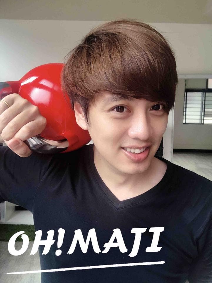 這張照片是關於舉重的。舉重可以增強肌肉力量和耐力,改善骨骼密度,並提升整體健康水平。想找到一位專業的舉重教練嗎?快上PRO360找吧!