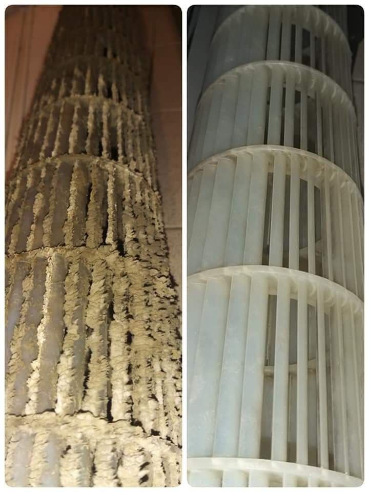 1) 照片顯示一個髒的空調濾網和一個乾淨的空調濾網