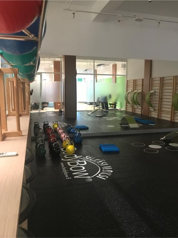 這是一間健身房,舉重可以增強肌肉力量,改善體態,提升代謝率。 想尋找舉重教練?快上PRO360!