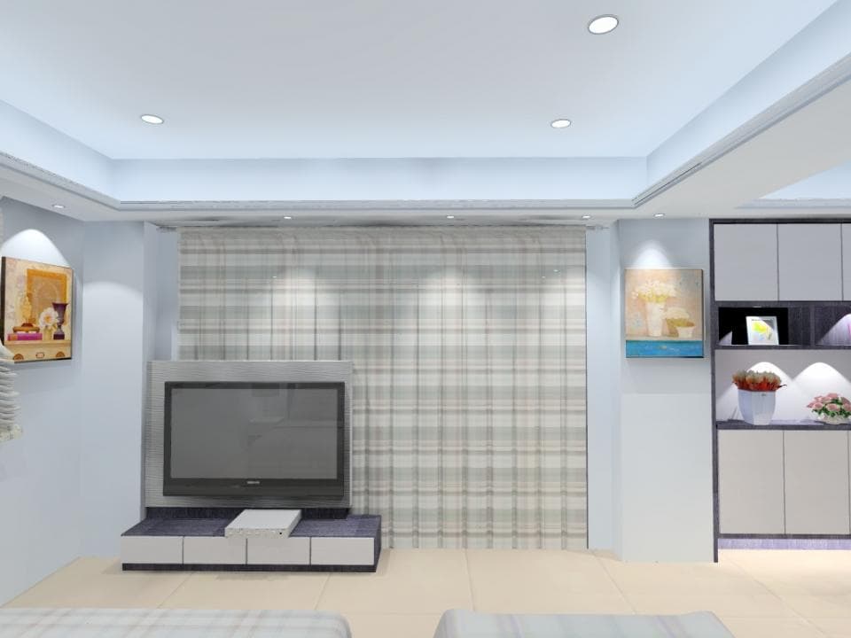 這張「客廳」的照片是電視牆的設計,牆面採用了淺色系的格紋窗簾,讓空間顯得更明亮。電視下方是白色電視櫃,擺放了電視和一些裝飾品。牆上掛著兩幅畫作,為空間增添了一絲藝術氣息。
