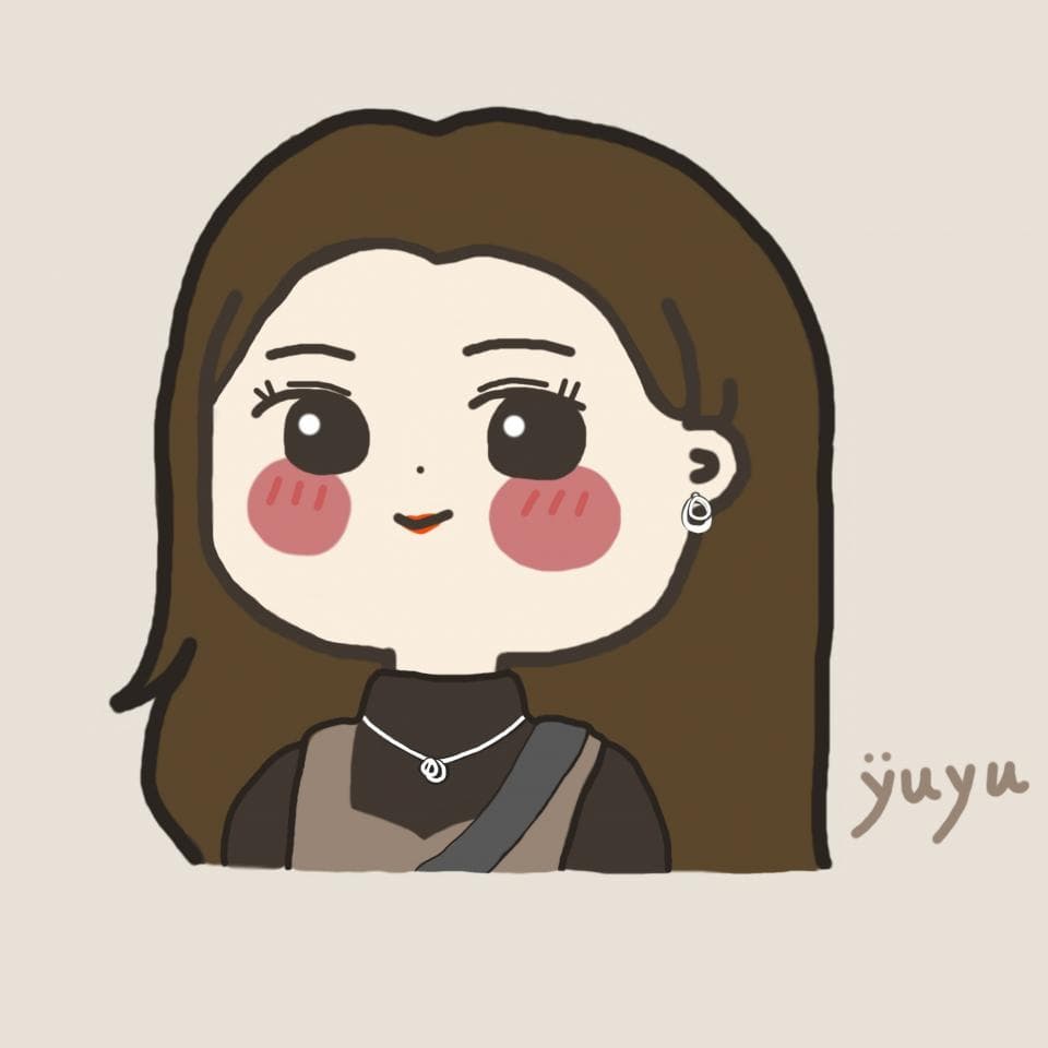 這張照片是一個可愛的卡通女孩,她有一頭棕色長髮,穿著一件棕色背心和黑色毛衣,臉上紅潤,並配戴著一條項鍊和耳環。她看起來非常開朗,讓人感覺很溫暖。