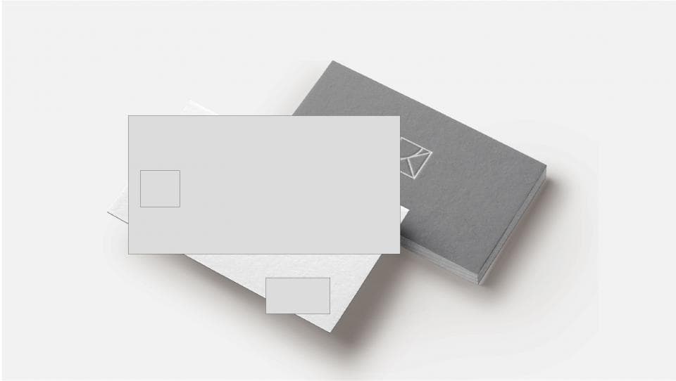 這張「名片」的照片是兩張名片,一張灰色,一張白色。灰色名片上有個信封圖案,白色名片上有個方形圖案。