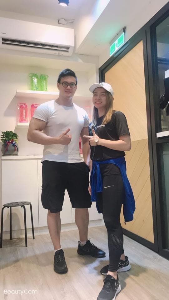 這是一張健身的照片。健身可以幫助你保持健康,增強體力,減肥和改善睡眠品質。你可以到PRO360找一個健身教練。