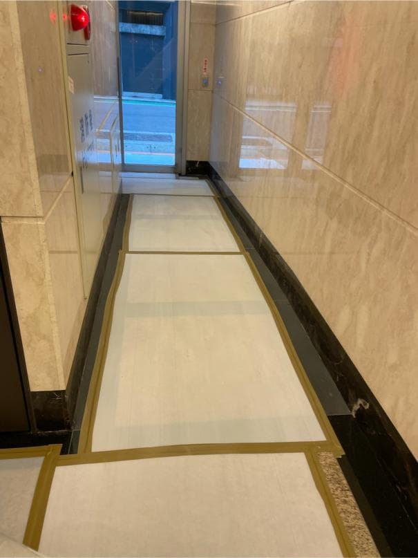 這是一張瑜珈教室的照片。瑜珈可以幫助你放鬆身心、增強體能、改善睡眠品質。想學習瑜珈嗎?快到PRO360找一位適合你的瑜珈老師吧!