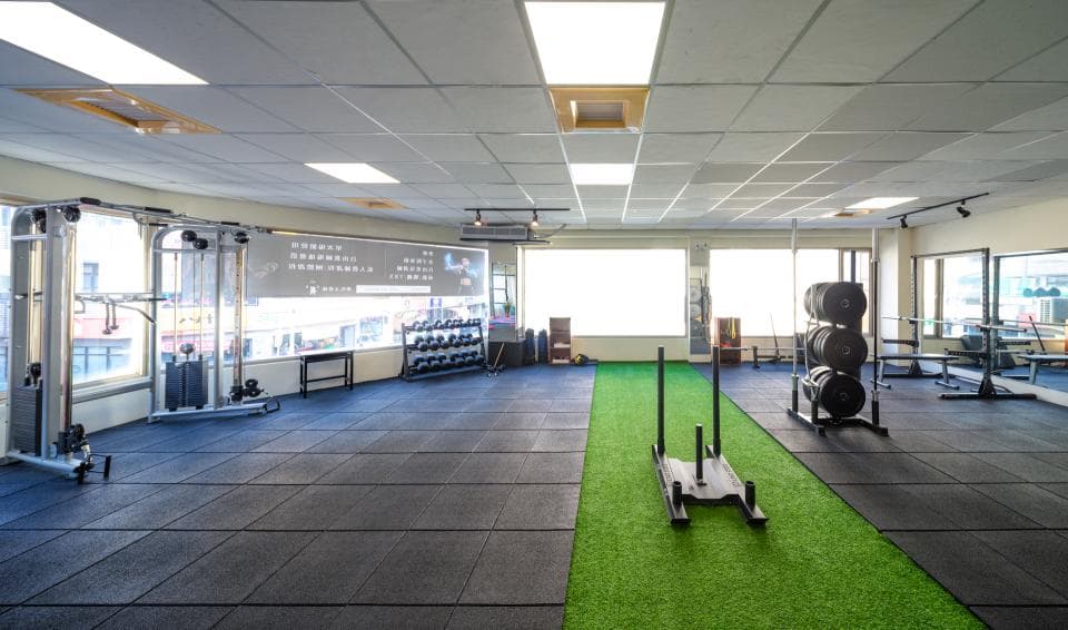 這張照片是關於健身。健身可以增強體力、改善心肺功能,更能塑造更好的身形。 想提升健身效果嗎?快到PRO360尋找合適的教練吧!