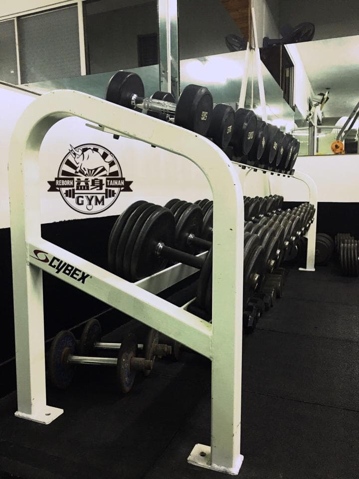 這張照片是關於健身運動。健身可以增強體能,改善心血管健康,並增強肌肉力量。建議您前往 PRO360 尋找健身教練。