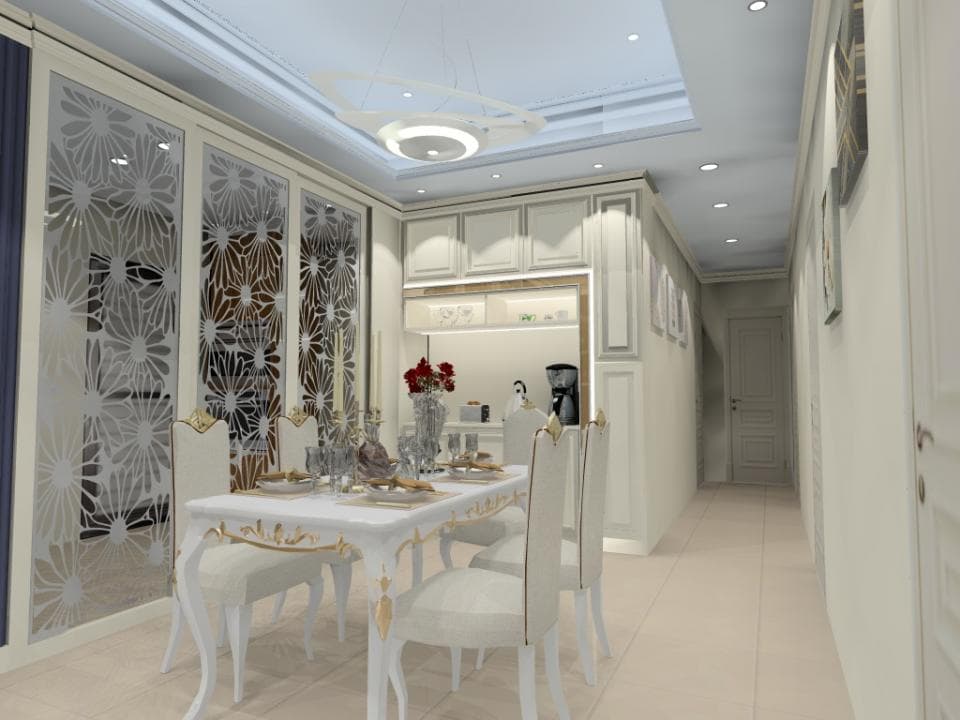 這張「餐廳」的照片是一張白色和金色的餐桌,上面放著餐具,還有幾把白色椅子。牆上裝飾著雕刻花紋的隔板。