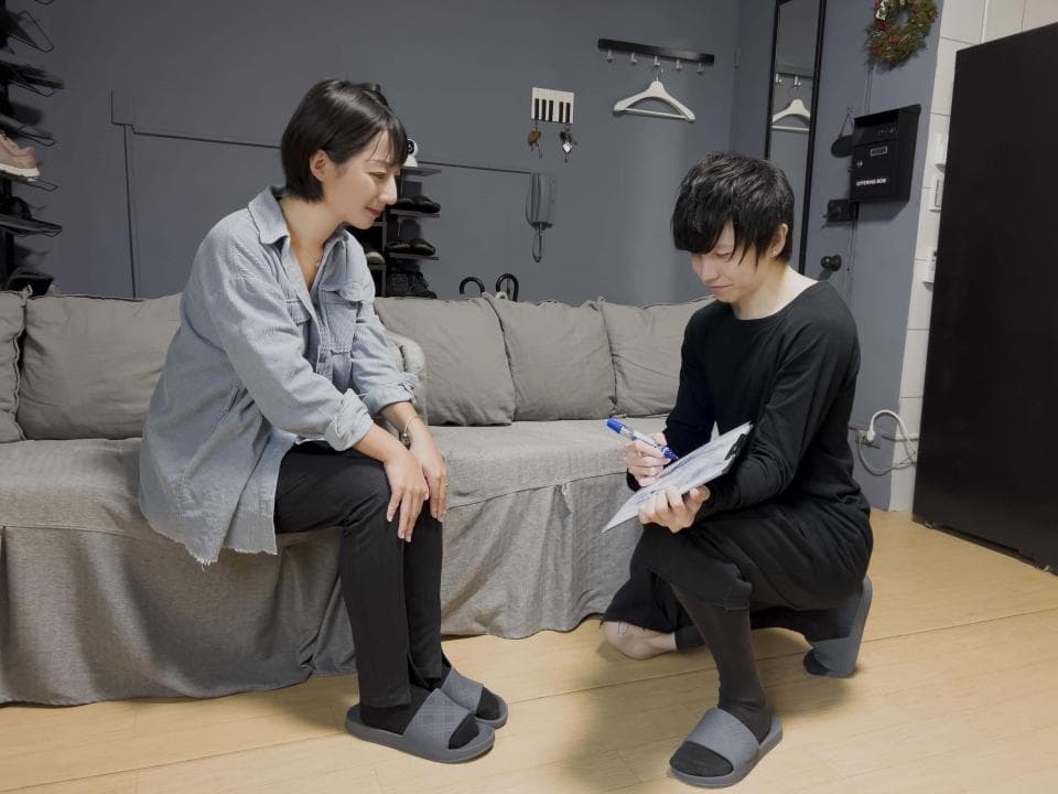 這是一張健身教練和學員討論訓練計劃的照片。健身可以增強體能、改善健康,預防疾病。想找健身教練,歡迎使用PRO360!