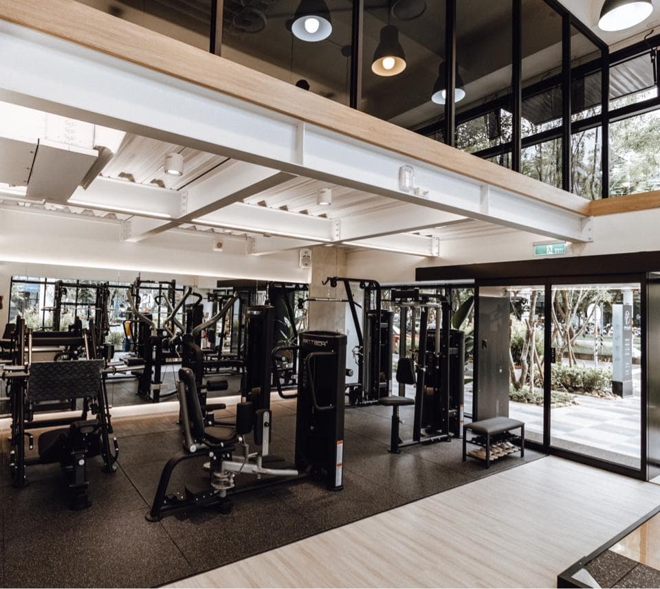 這是一間健身房。健身可以增強體能,改善體態。 想找健身教練嗎?快上PRO360!