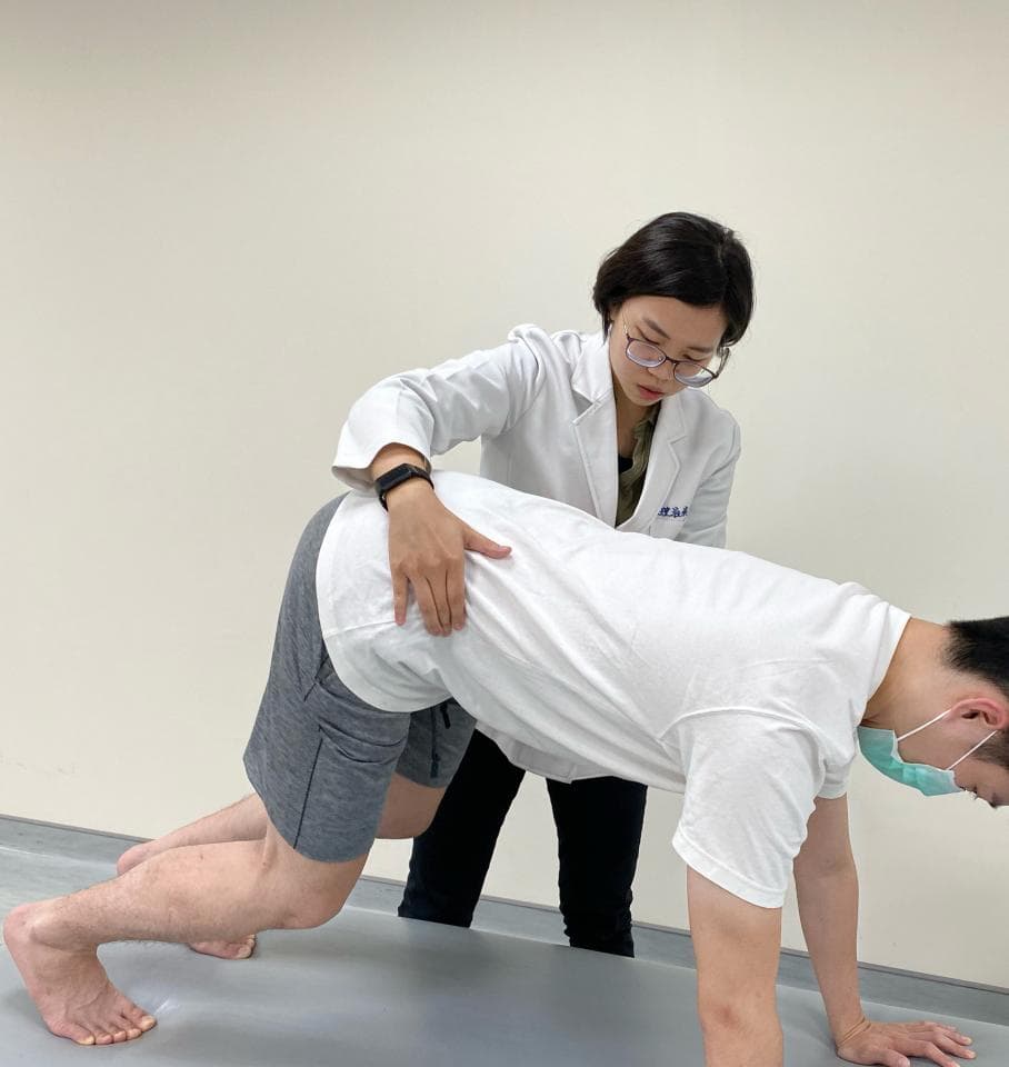 這張照片是關於物理治療。物理治療可以幫助改善身體機能,減輕疼痛和改善生活品質。想找物理治療師,可以上PRO360平臺。