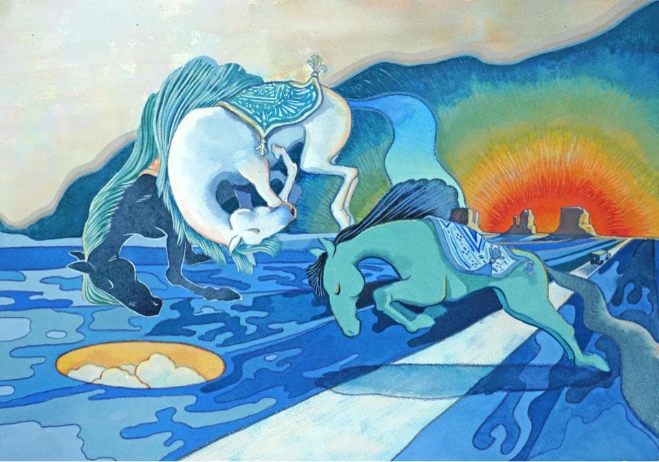 這張照片是兩匹馬在水中奔跑的畫作。右邊的馬是藍綠色的,它正在向前奔跑。左邊的馬是白色的,它的頭低下來,似乎正在喝水。