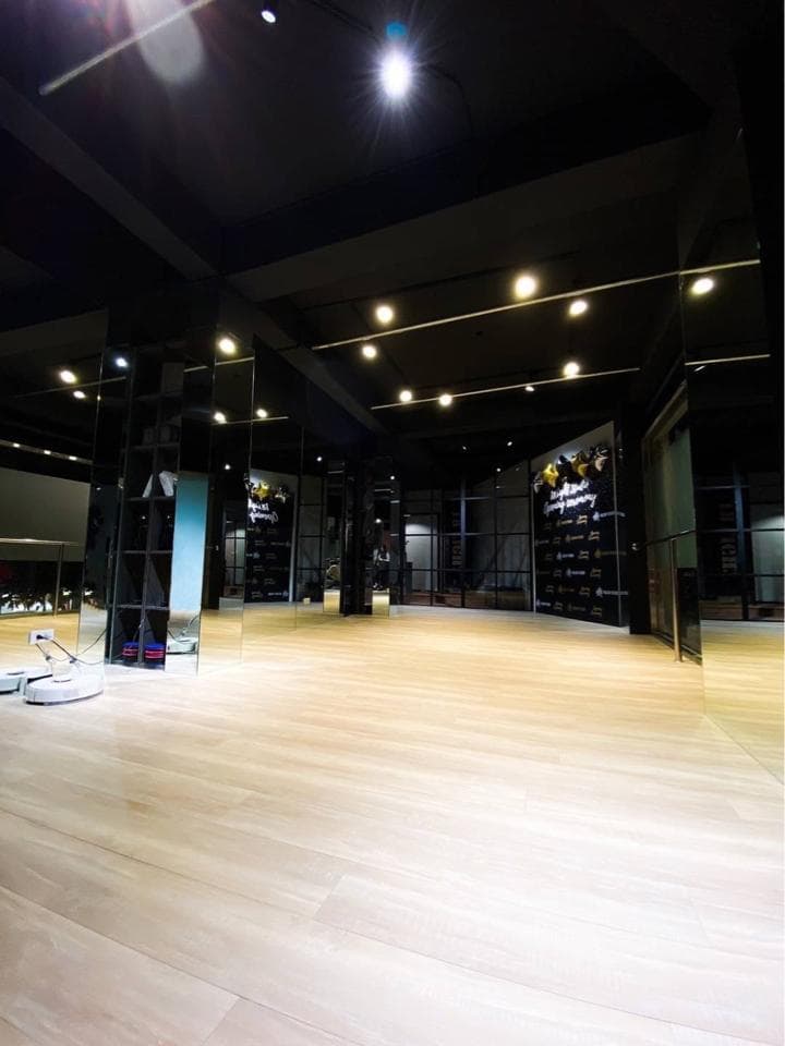 這是一個舞蹈教室。舞蹈可以增強體能和協調性,提升自信,並帶來無比的樂趣。想學習舞蹈,快到PRO360找專業的舞蹈老師吧!