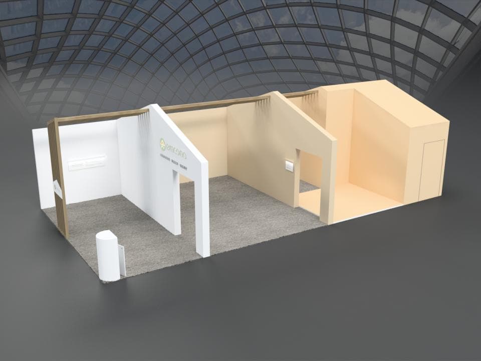 1) 照片顯示一個展覽攤位,攤位由三個部分組成,每個部分都是白色,帶有木質框架,其中一個部分帶有公司標誌