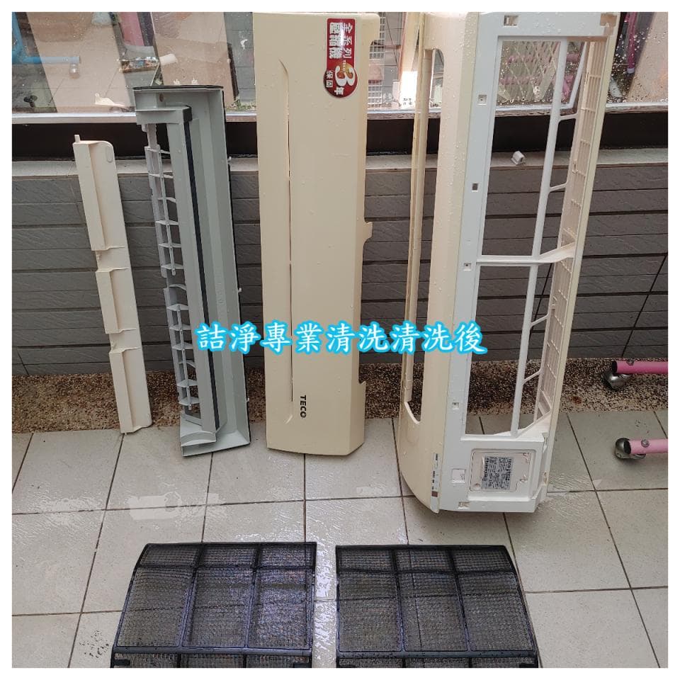 1) 照片顯示一間白色房間,牆上有一個用石膏板做成的凹型設計