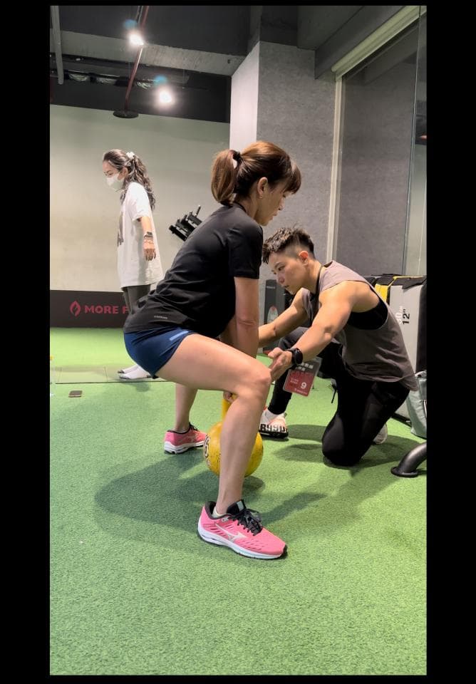 這張照片是關於重量訓練。重量訓練可以增強肌肉力量和耐力,改善骨骼健康,提升新陳代謝,並有助於減肥。想找重量訓練教練,可以到 PRO360 尋找。